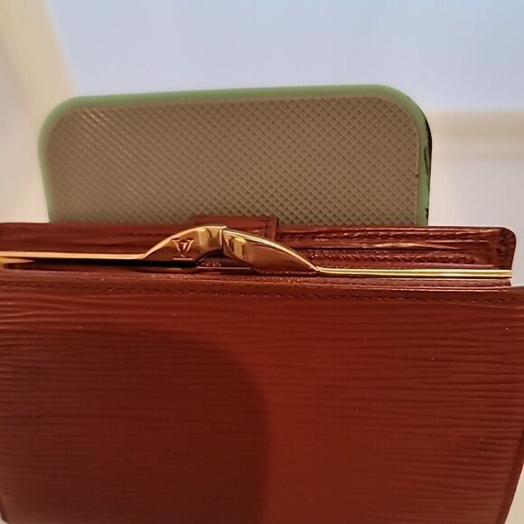 LOUIS VUITTON Porte Monet Bier Viennois Epi Leather Brown Kiss Lock Wallet GUC - Picture 8 of 16